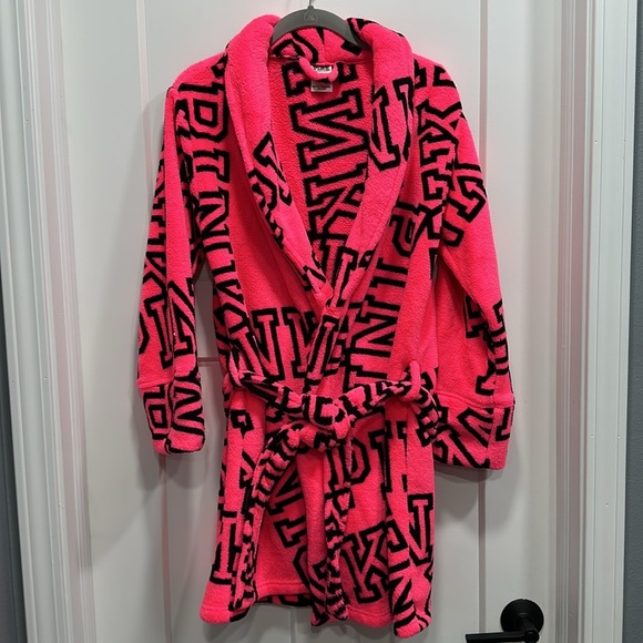 Victoria’s Secret PINK Plush Robe Size XS/S - Picture 1 of 4